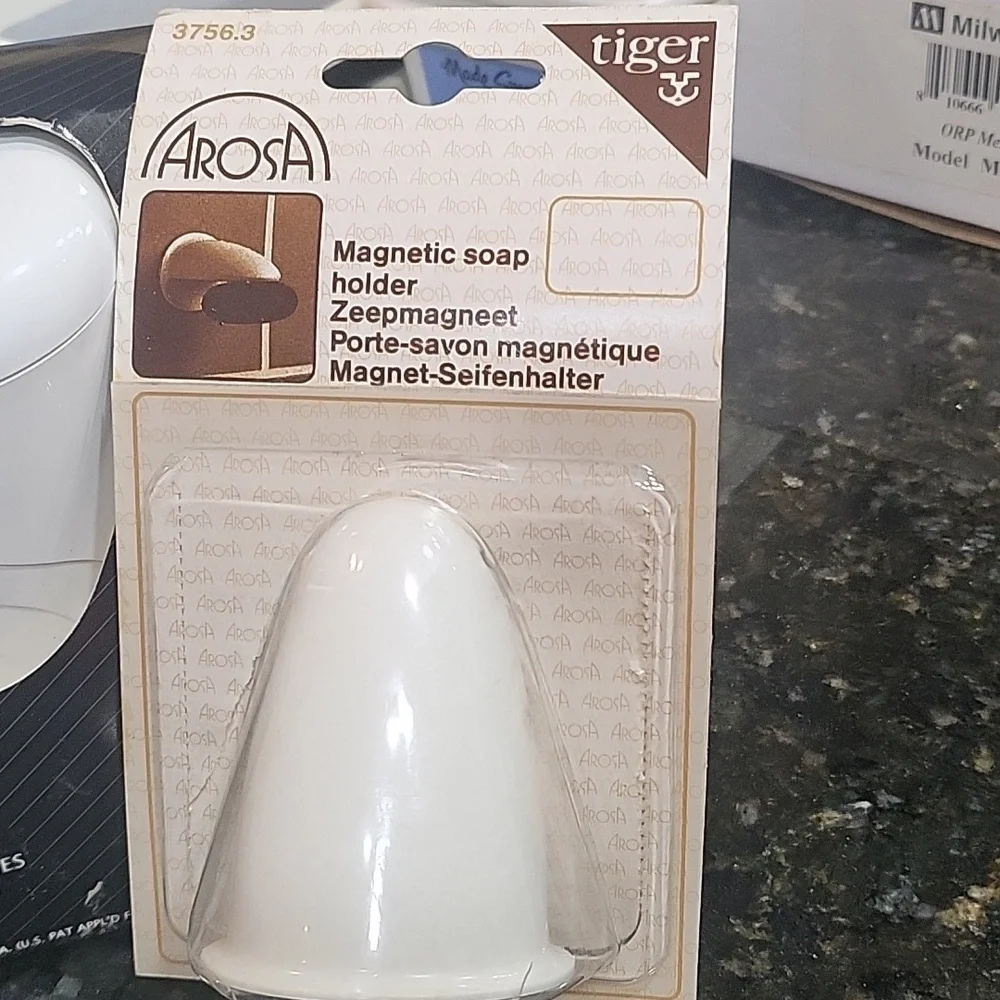 Vintage NIB Rubbermaid Designer Collection Toothbrush Arosa Magnetic Soap Holder